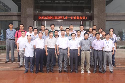 山东胜邦绿野化学考察团来尊龙中国官网参观