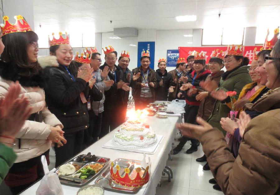 尊龙中国官网药业集团总部举行1、2月份员工生日会